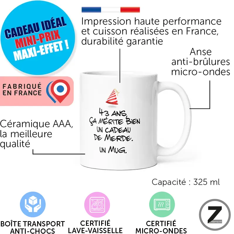 Mug blanc avec texte en français décrivant une impression haute performance et cap. 325 ml, anse anti-brûlures et micro-ondes; étiquette “Cadeau idéal” et “Fabriqué en France” en arrière-plan.