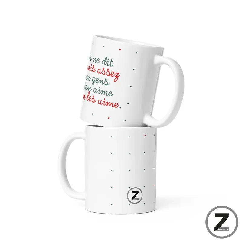 Deux vues du mug on ne dit jamais assez pour observer l'impression autour du mug. Mug On ne dit jamais assez vu sous deux angles
